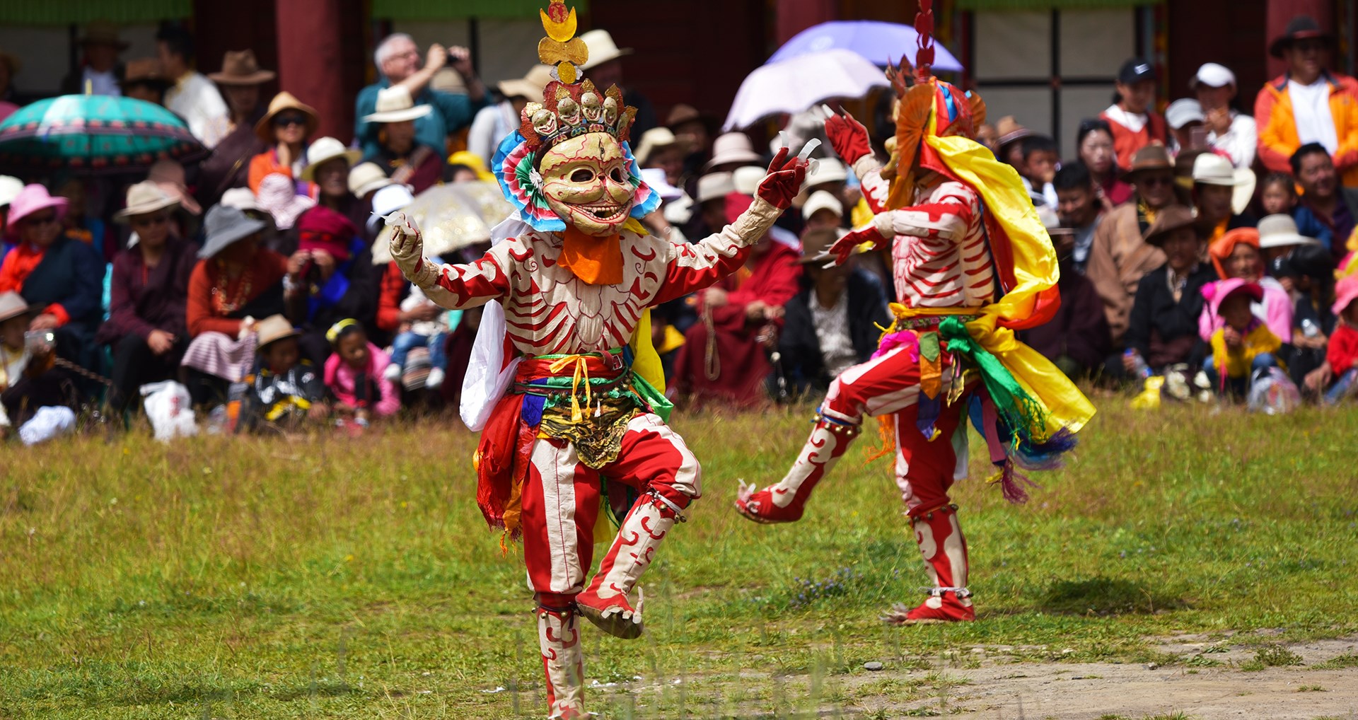 Maskentanz (Cham) Fest im Huiyuan Kloster während des Sommergebets