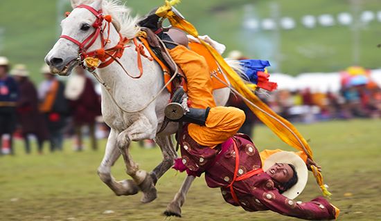 Erleben des Maskentanzfestes in Tagong und Pferderennenfestes in Litang 2021